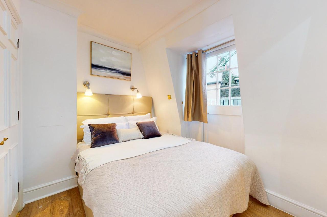 One-Bedroom Apartment with Terrace